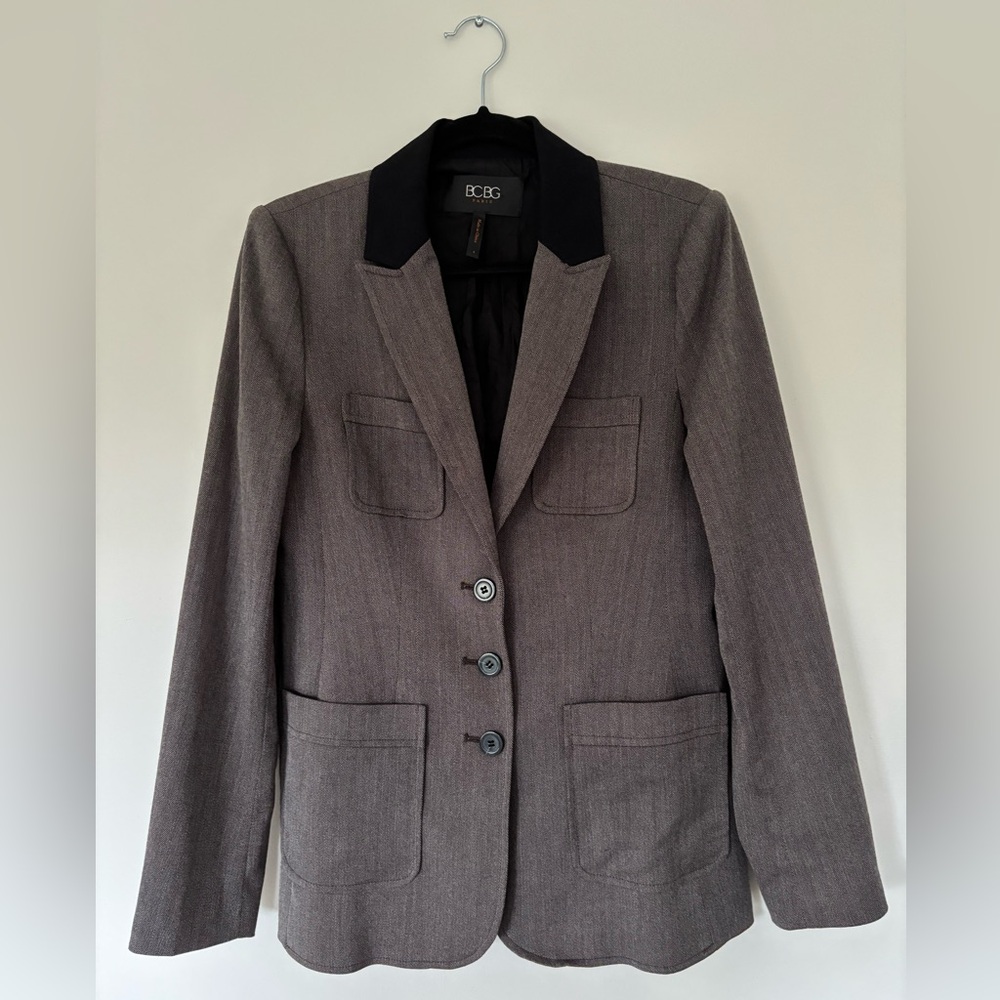 BCBG Women’s Brown Blazer with Black Contrast Collar